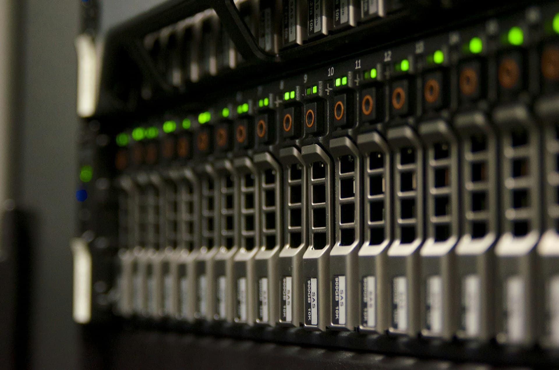 Fuel cell power modules beside a data centre
